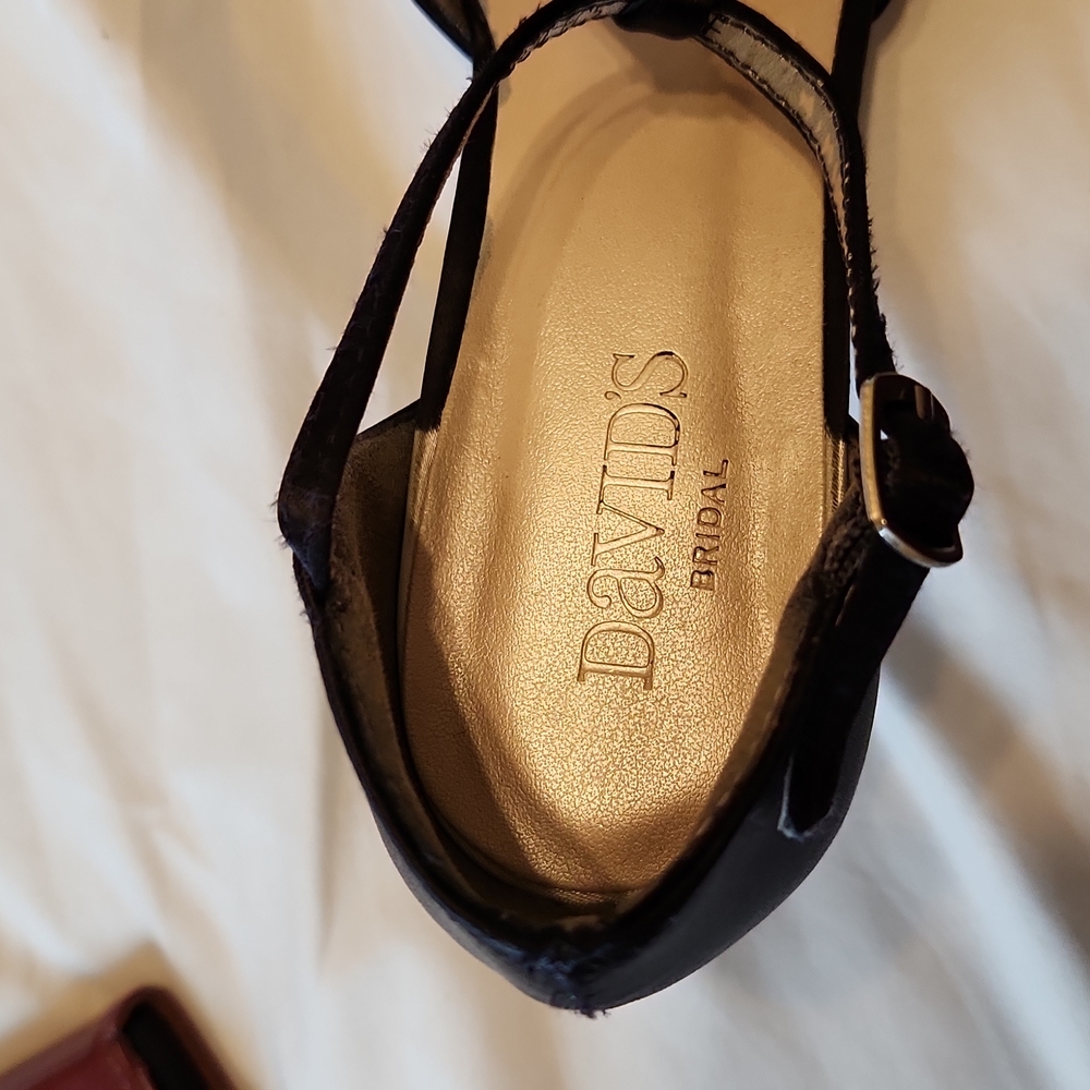 SHOES - Picture 4 of 4